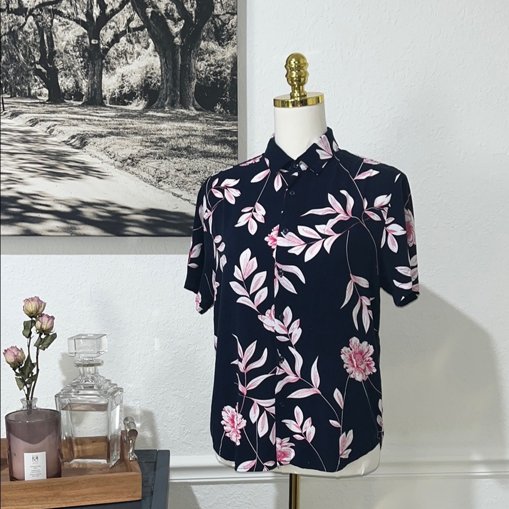 ❤️‍🔥 3 for $25 (bundle) Denim & Flower Black and Pink Casual Button Down Shirt
